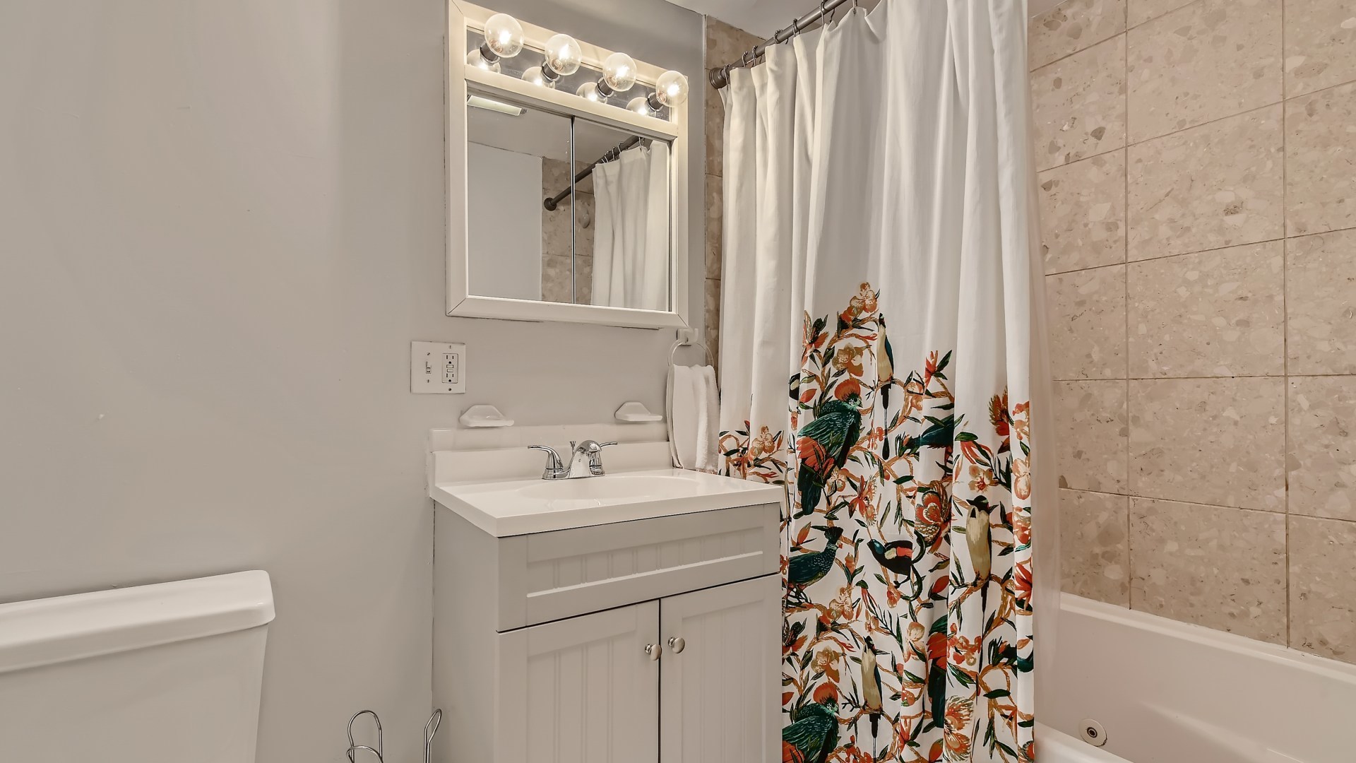 4707 N Kenmore Avenue Unit: GS