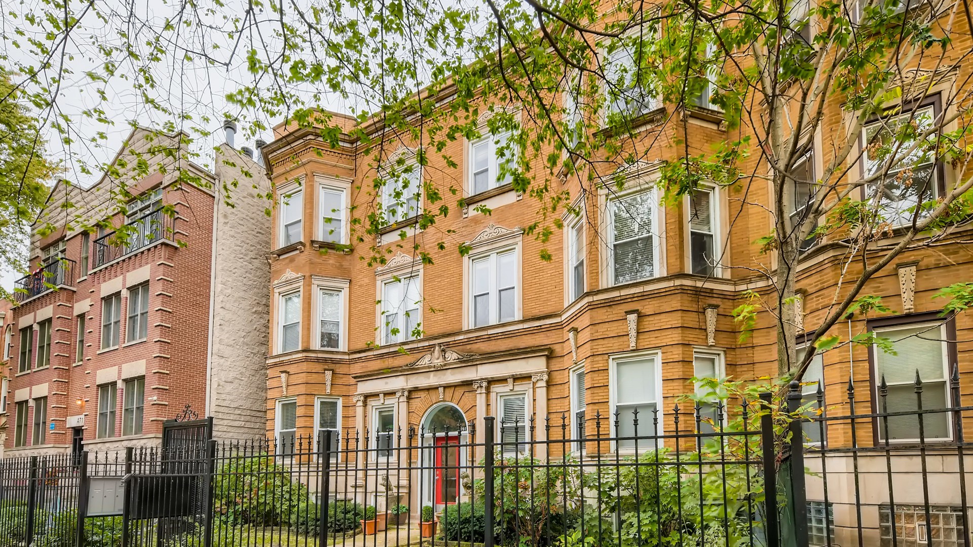4707 N Kenmore Avenue Unit: GS