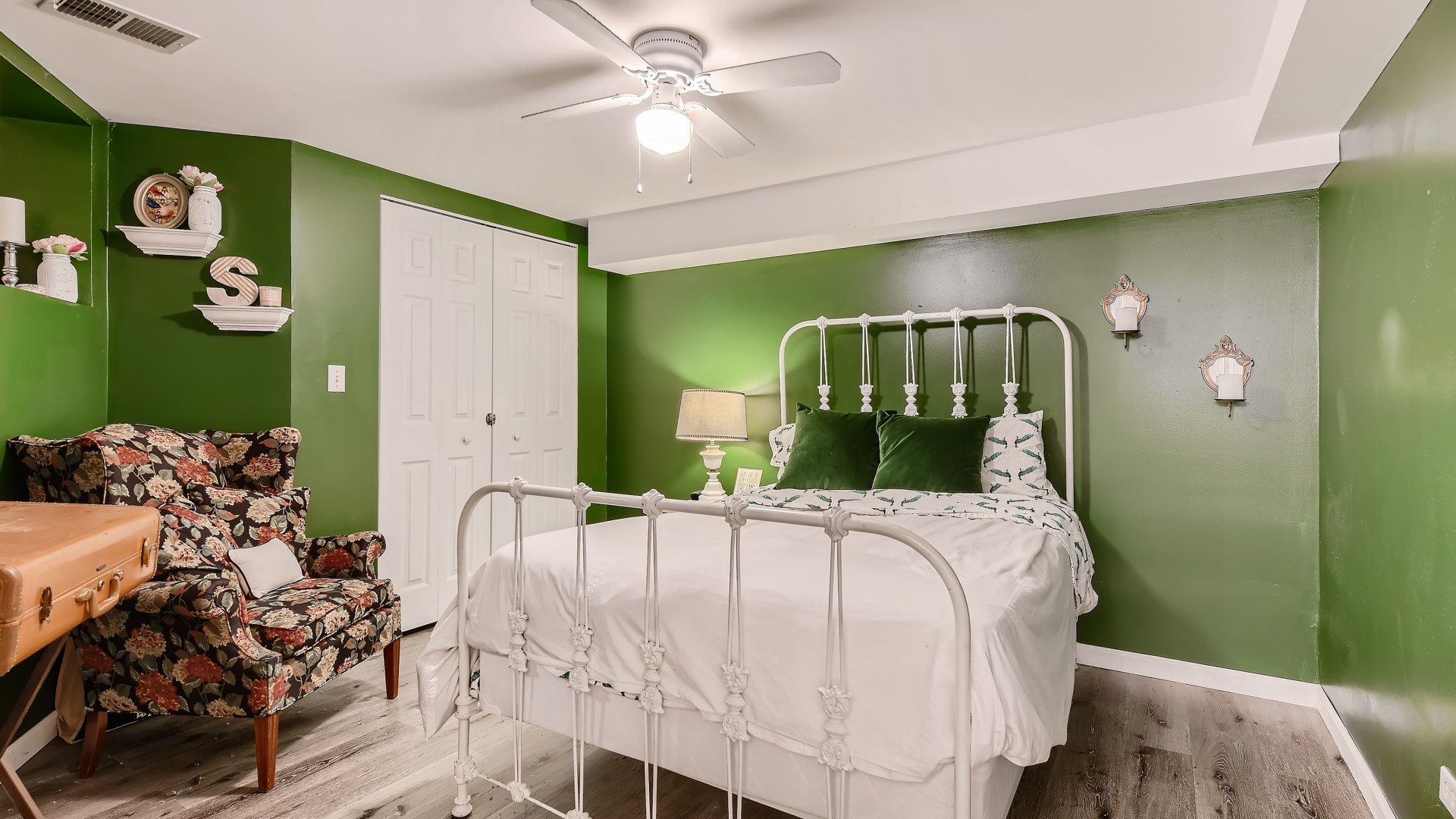 4707 N Kenmore Avenue Unit: GS