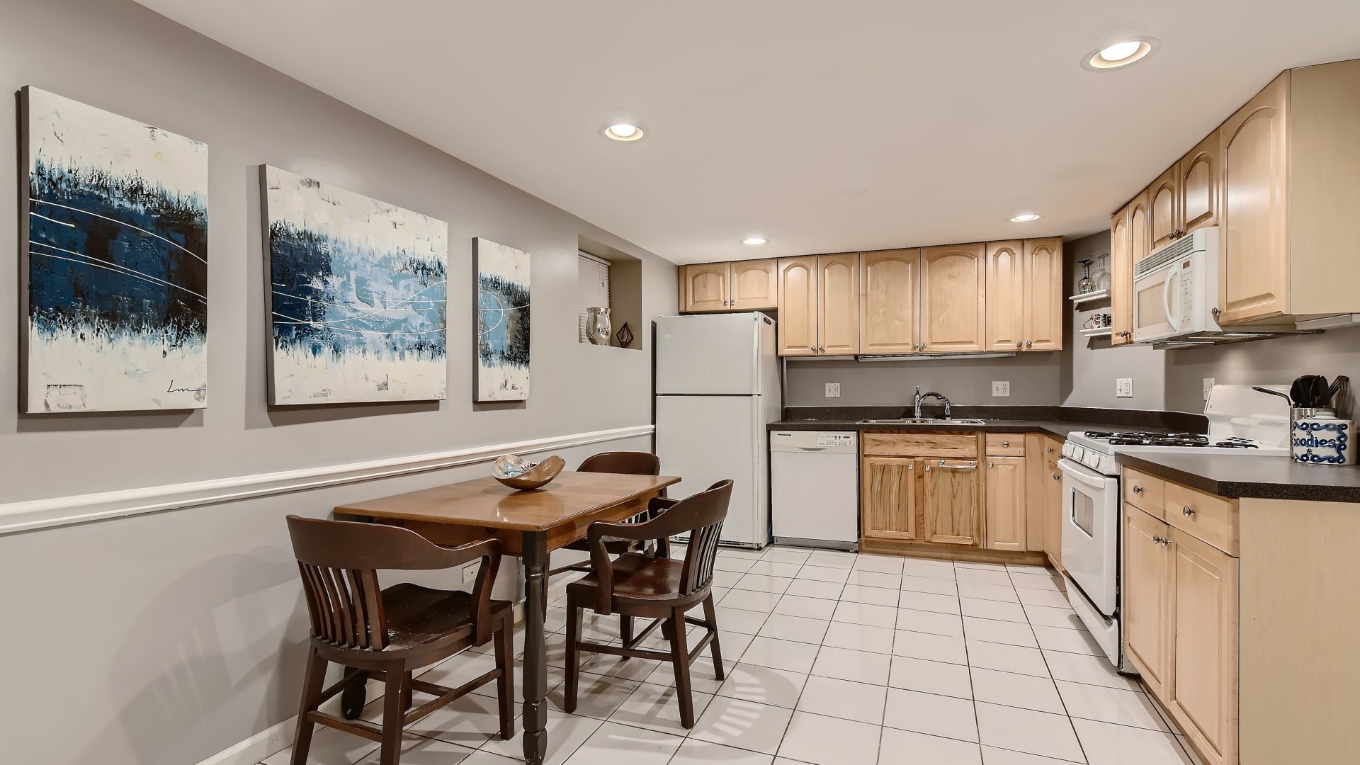 4707 N Kenmore Avenue Unit: GS