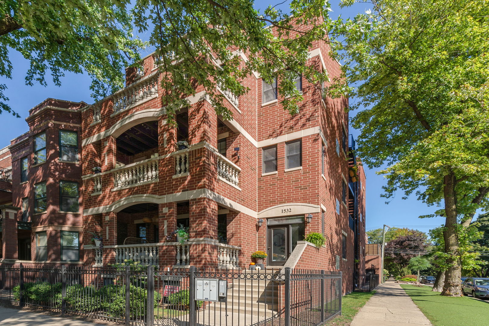1532 W Wrightwood Avenue Unit: 2
