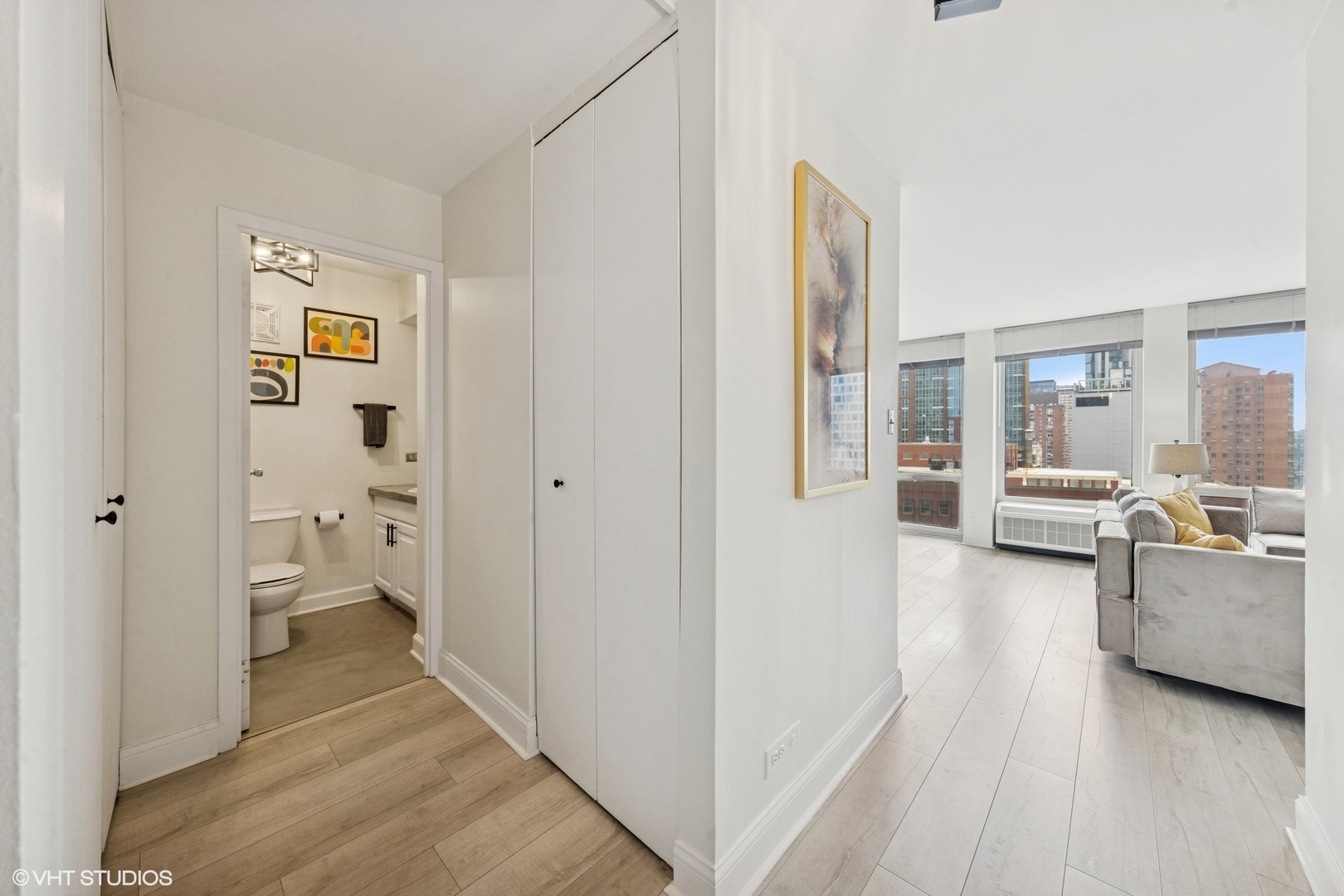 111 E Chestnut Street Unit: 21B