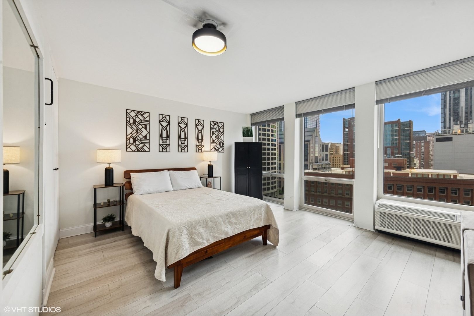 111 E Chestnut Street Unit: 21B