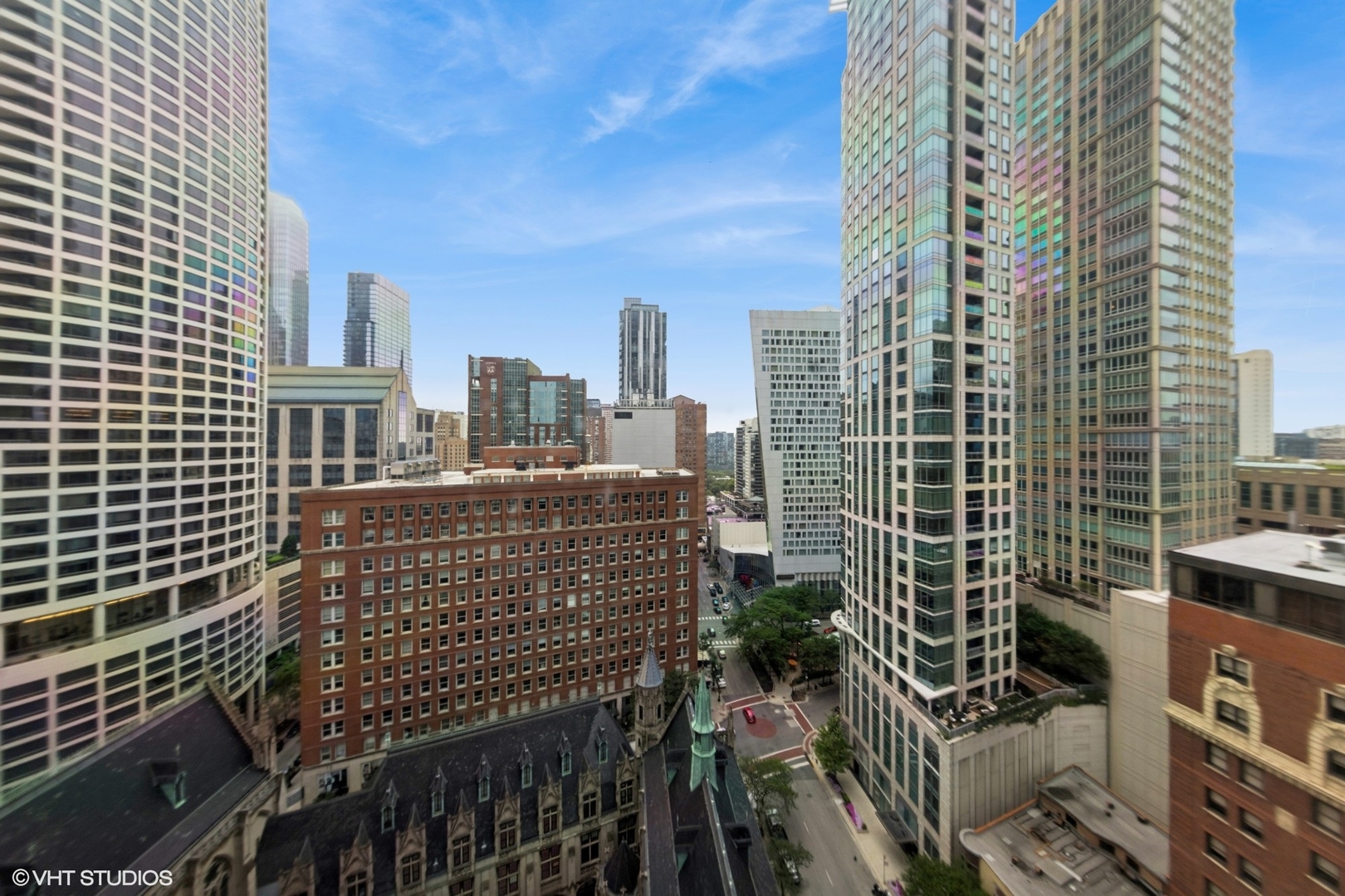 111 E Chestnut Street Unit: 21B