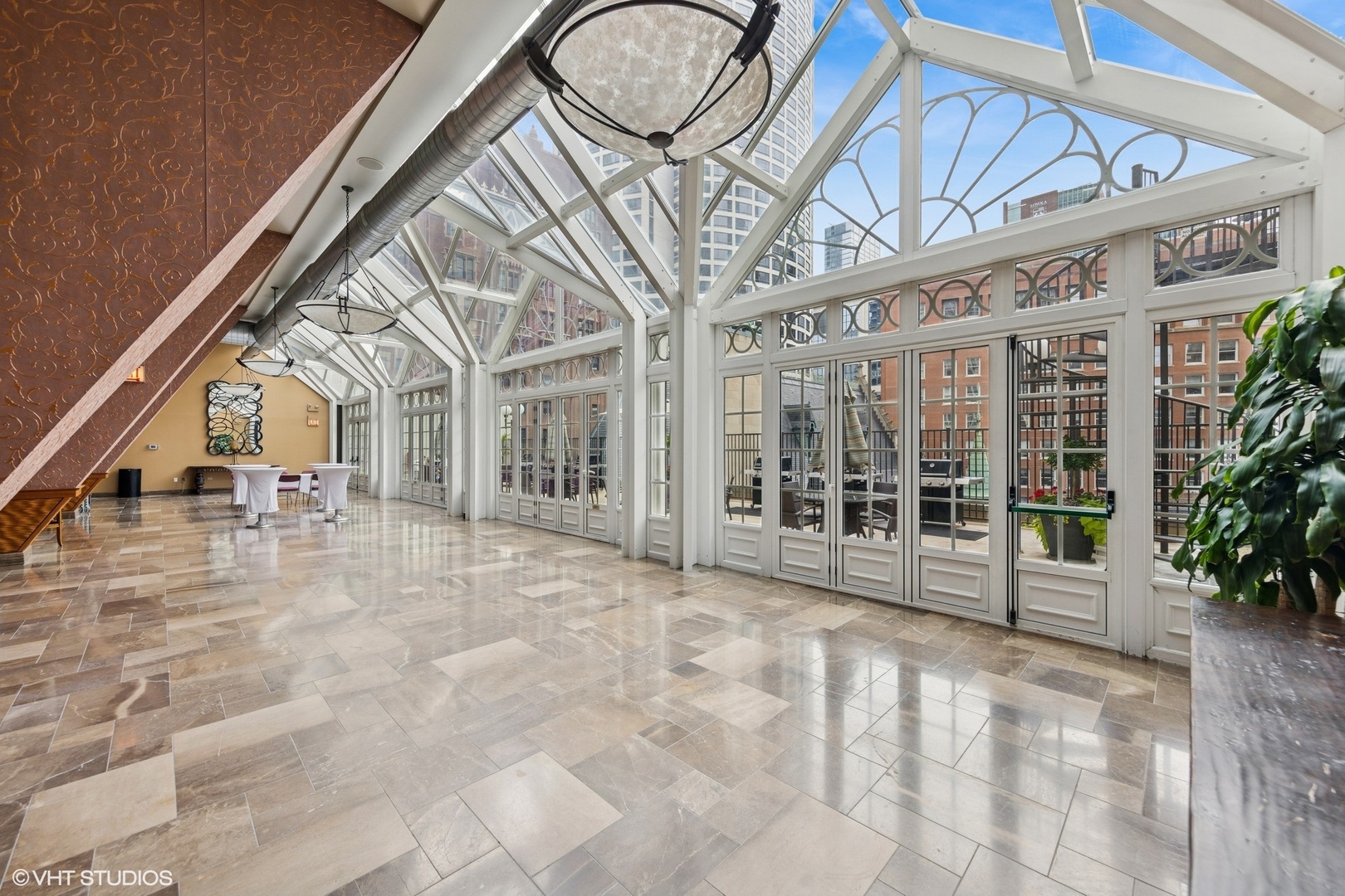 111 E Chestnut Street Unit: 21B