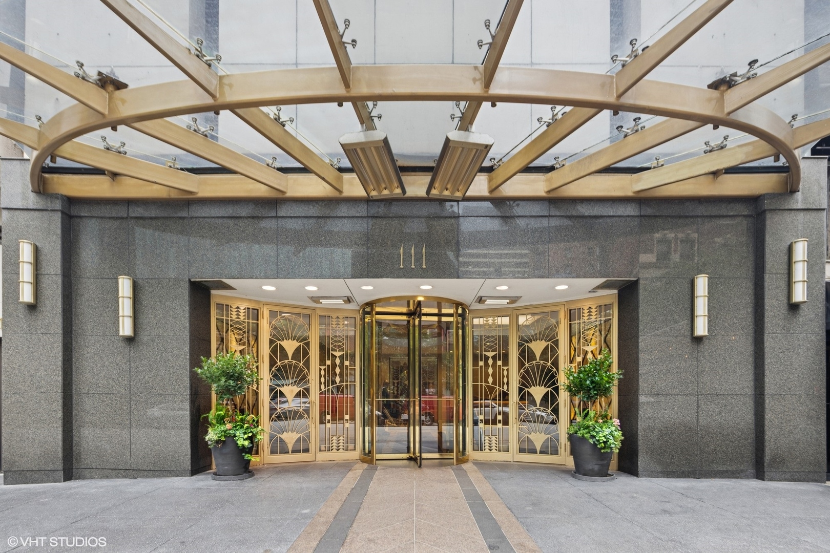 111 E Chestnut Street Unit: 21B