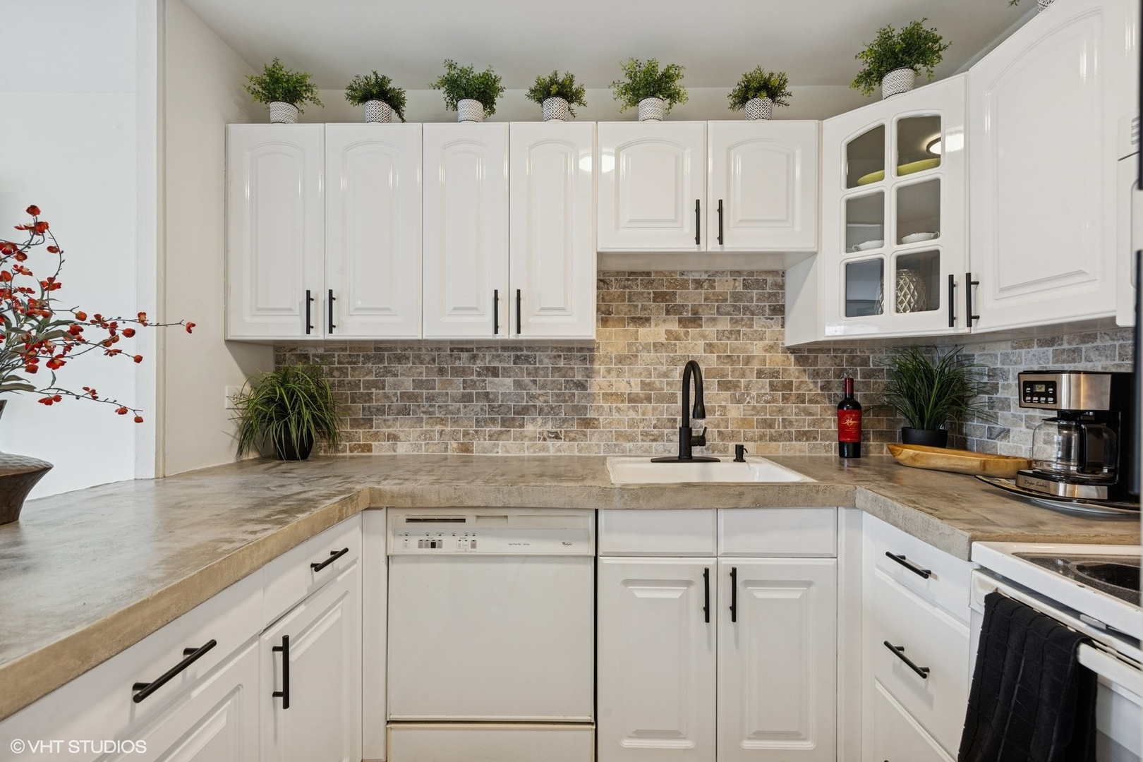 111 E Chestnut Street Unit: 21B