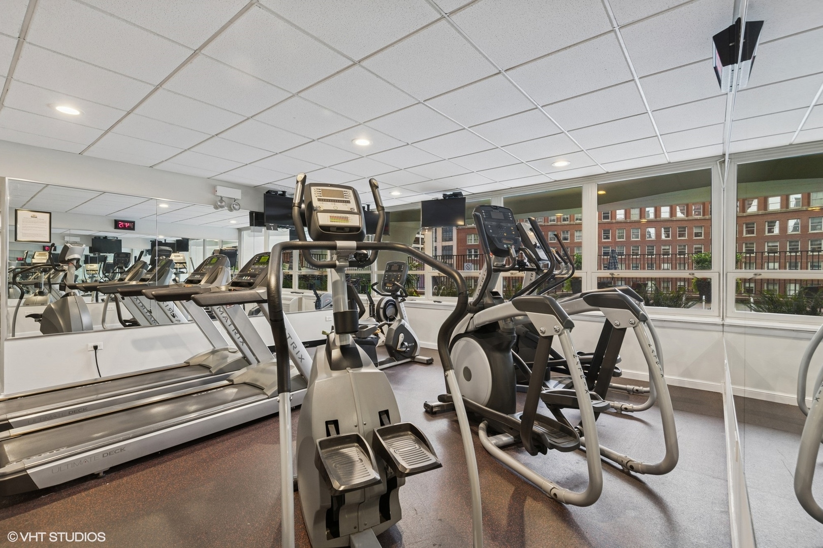 111 E Chestnut Street Unit: 21B