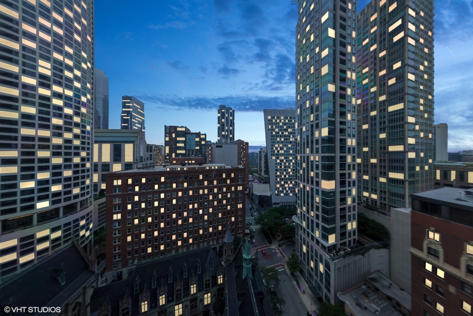 111 E Chestnut Street Unit: 21B