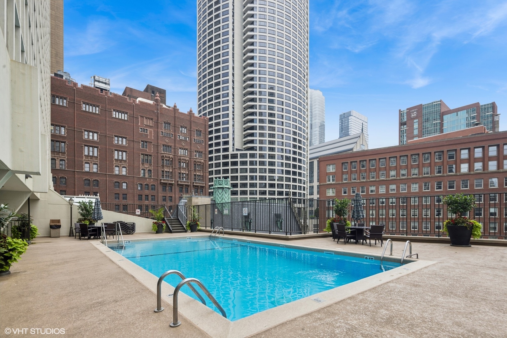 111 E Chestnut Street Unit: 21B