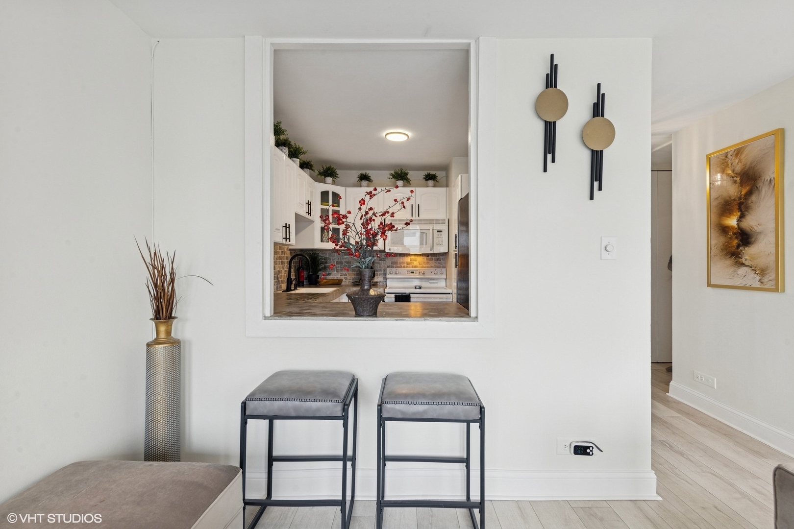 111 E Chestnut Street Unit: 21B