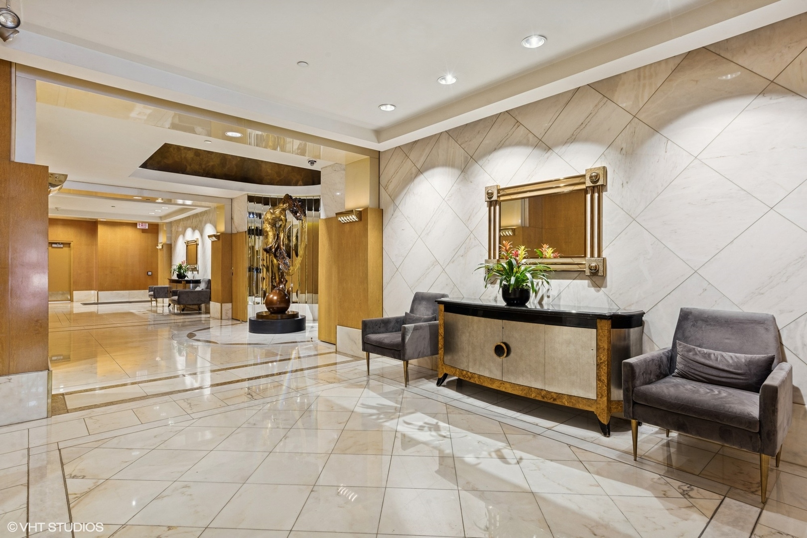 111 E Chestnut Street Unit: 21B