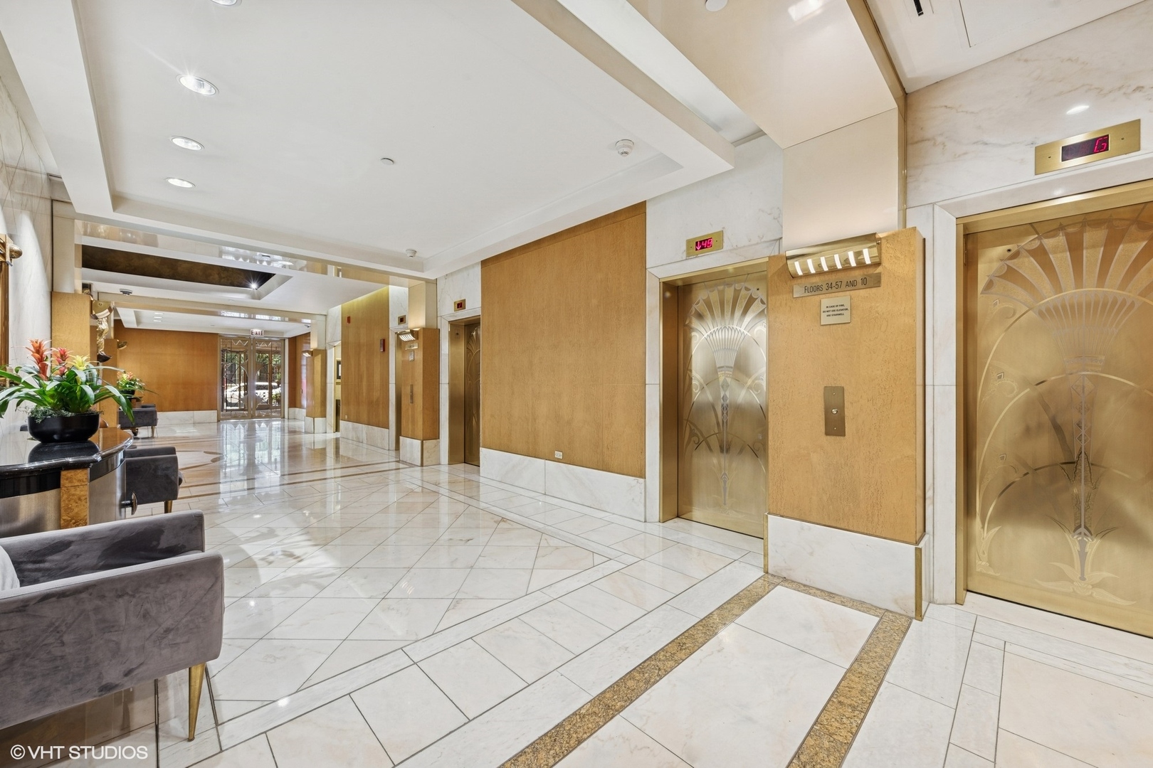 111 E Chestnut Street Unit: 21B