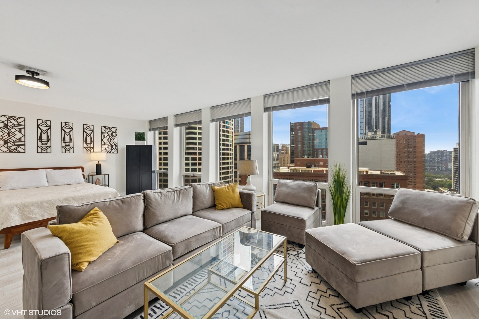 111 E Chestnut Street Unit: 21B