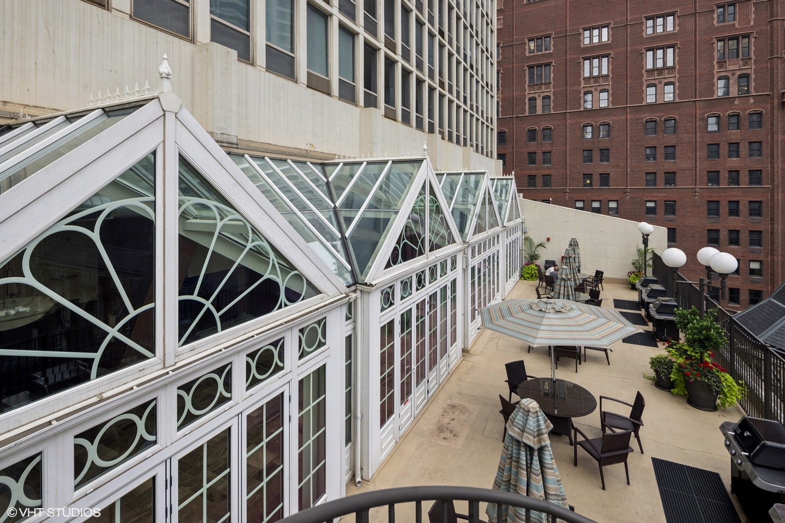 111 E Chestnut Street Unit: 21B