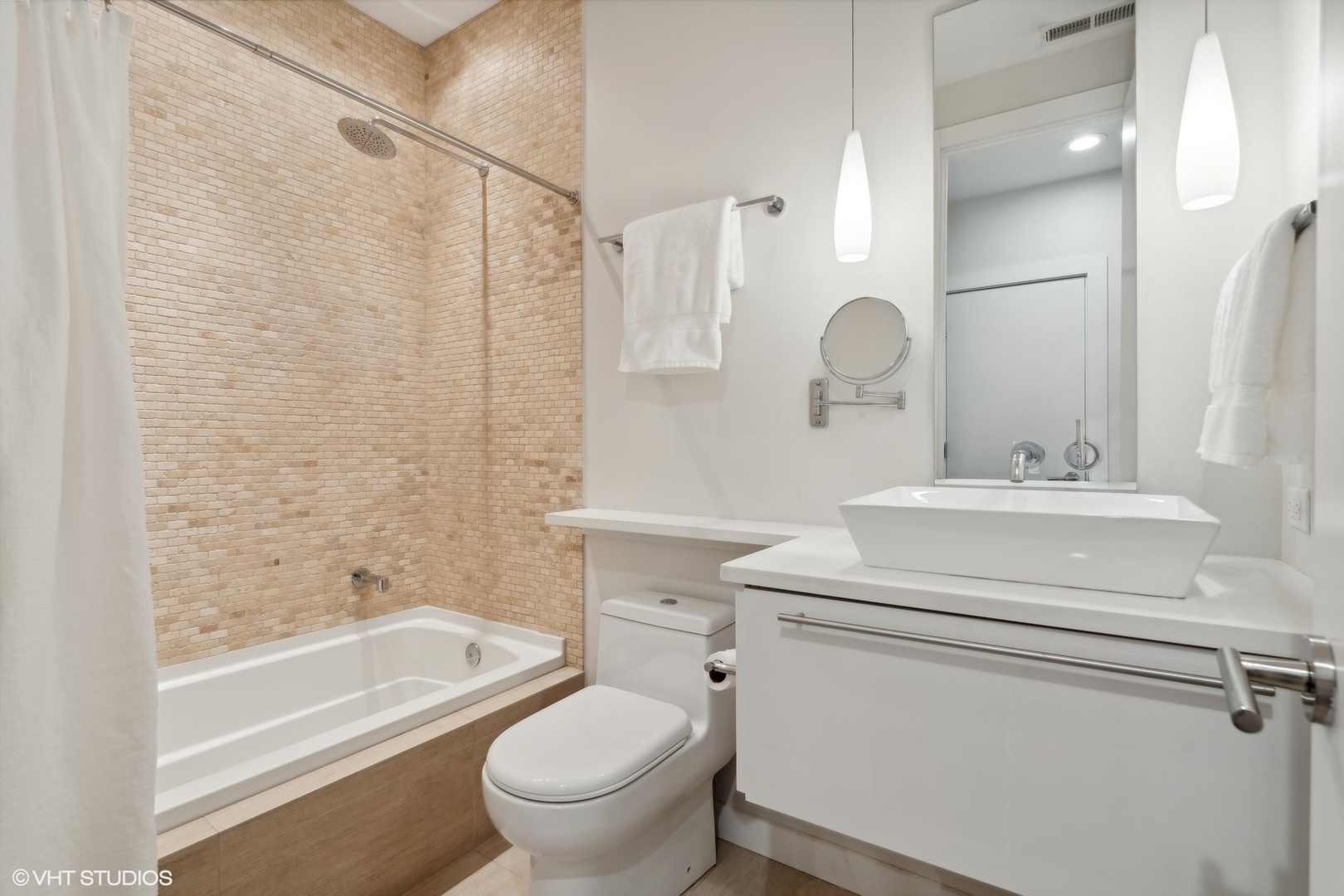 937 N Honore Street Unit: 1