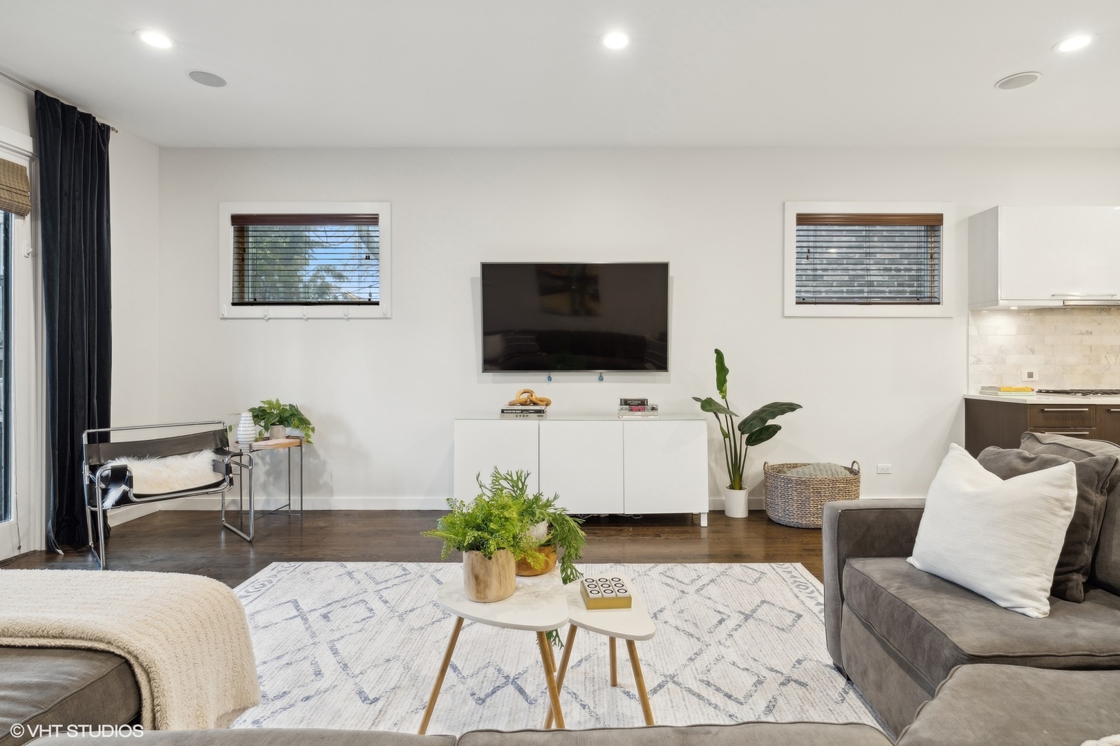 937 N Honore Street Unit: 1