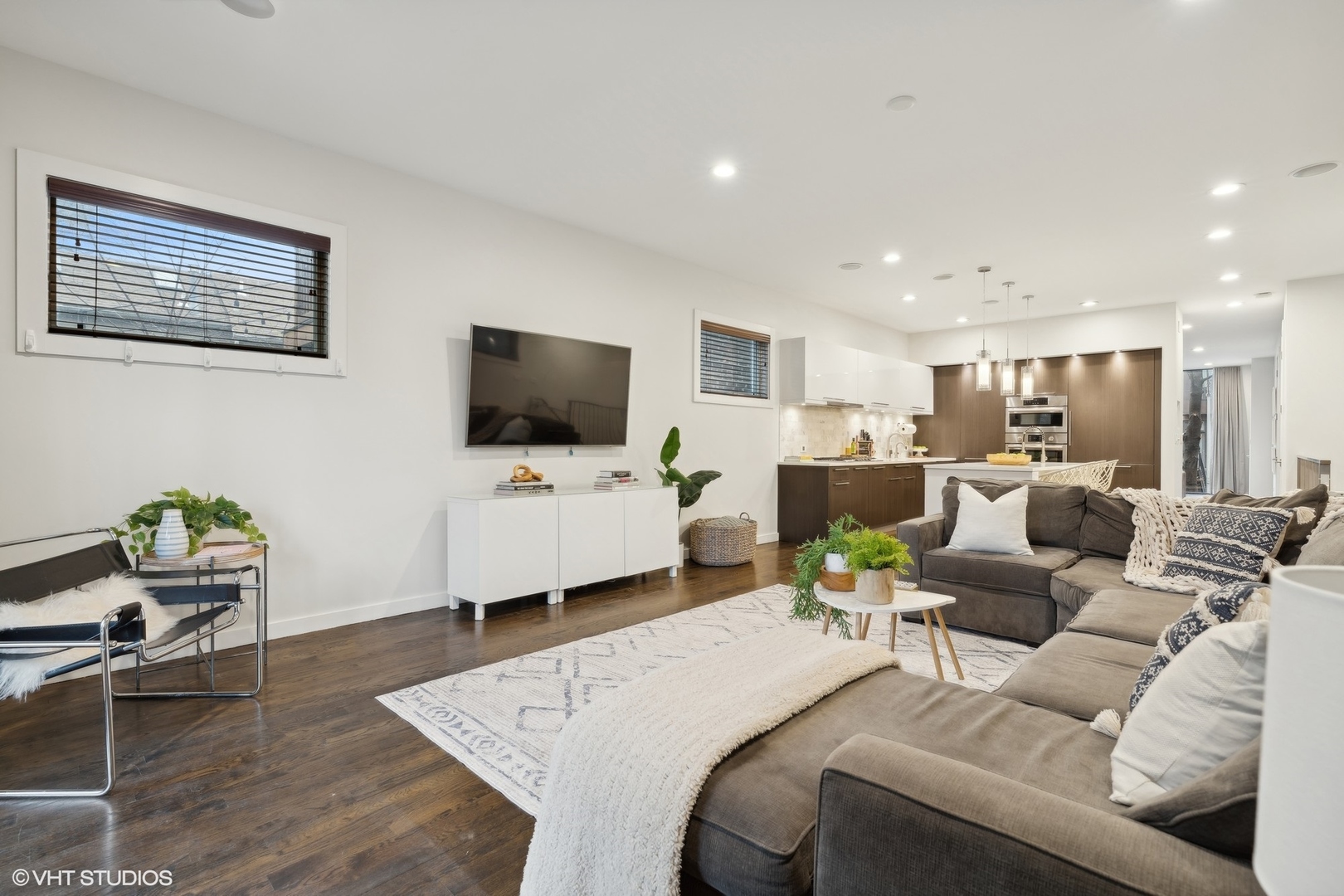 937 N Honore Street Unit: 1