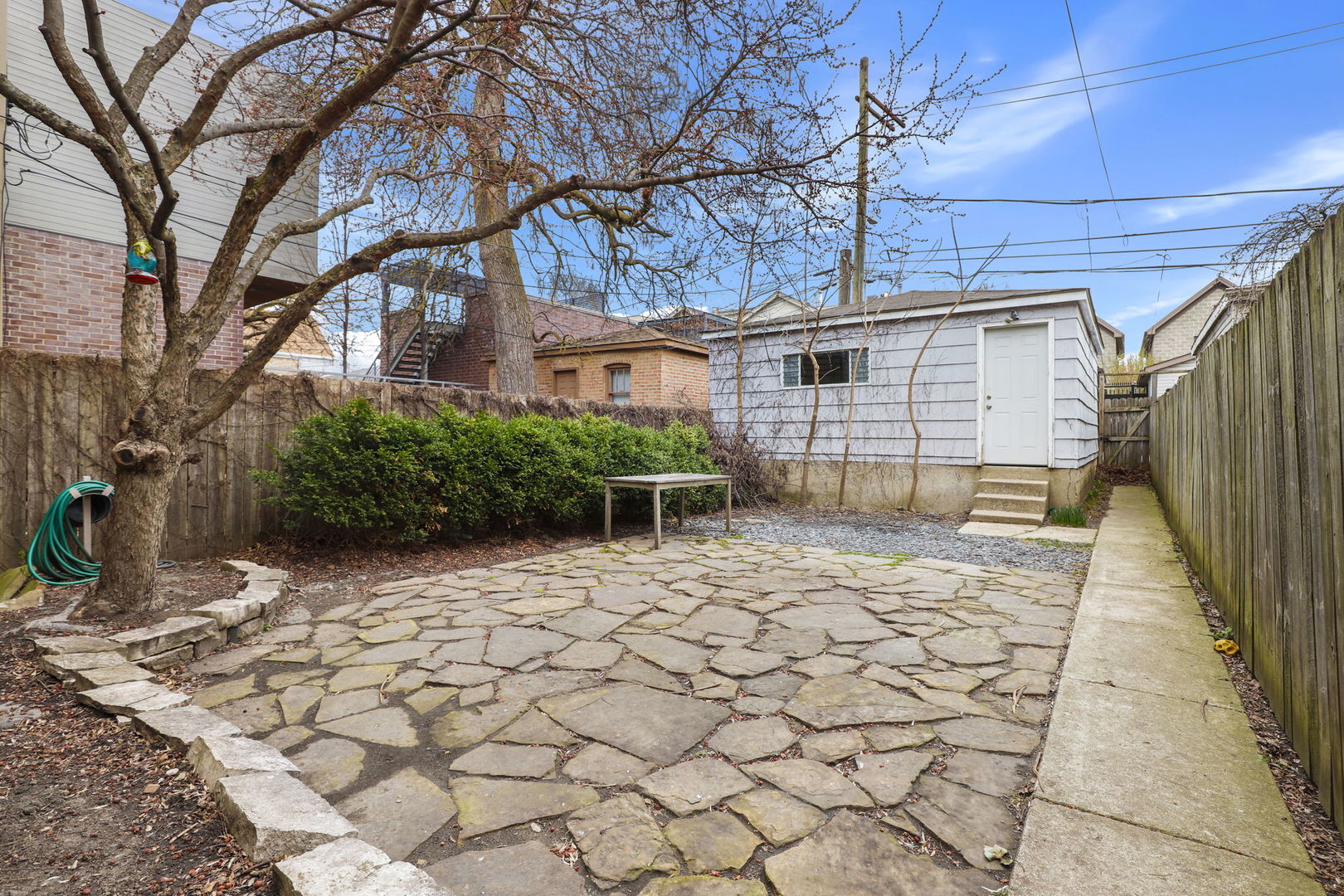 1337 N Bell Avenue