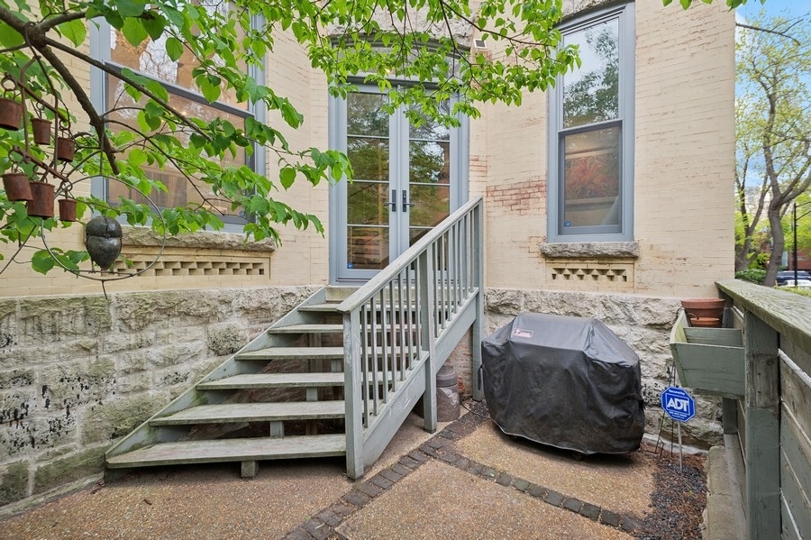 2144 N Hudson Avenue Unit: 1