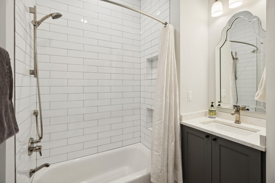 2144 N Hudson Avenue Unit: 1