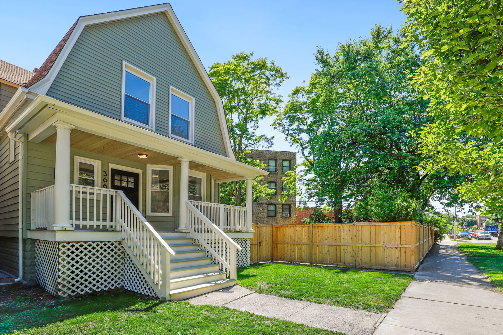3667 W Belle Plaine Avenue