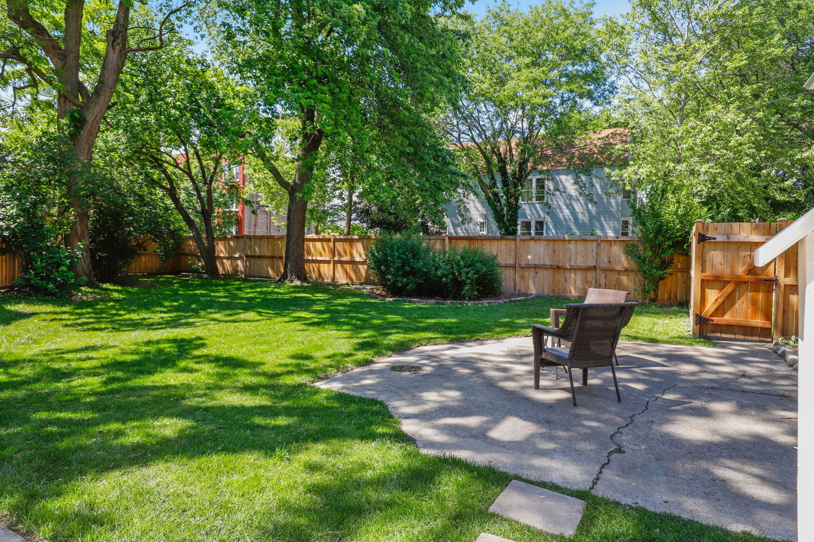3667 W Belle Plaine Avenue
