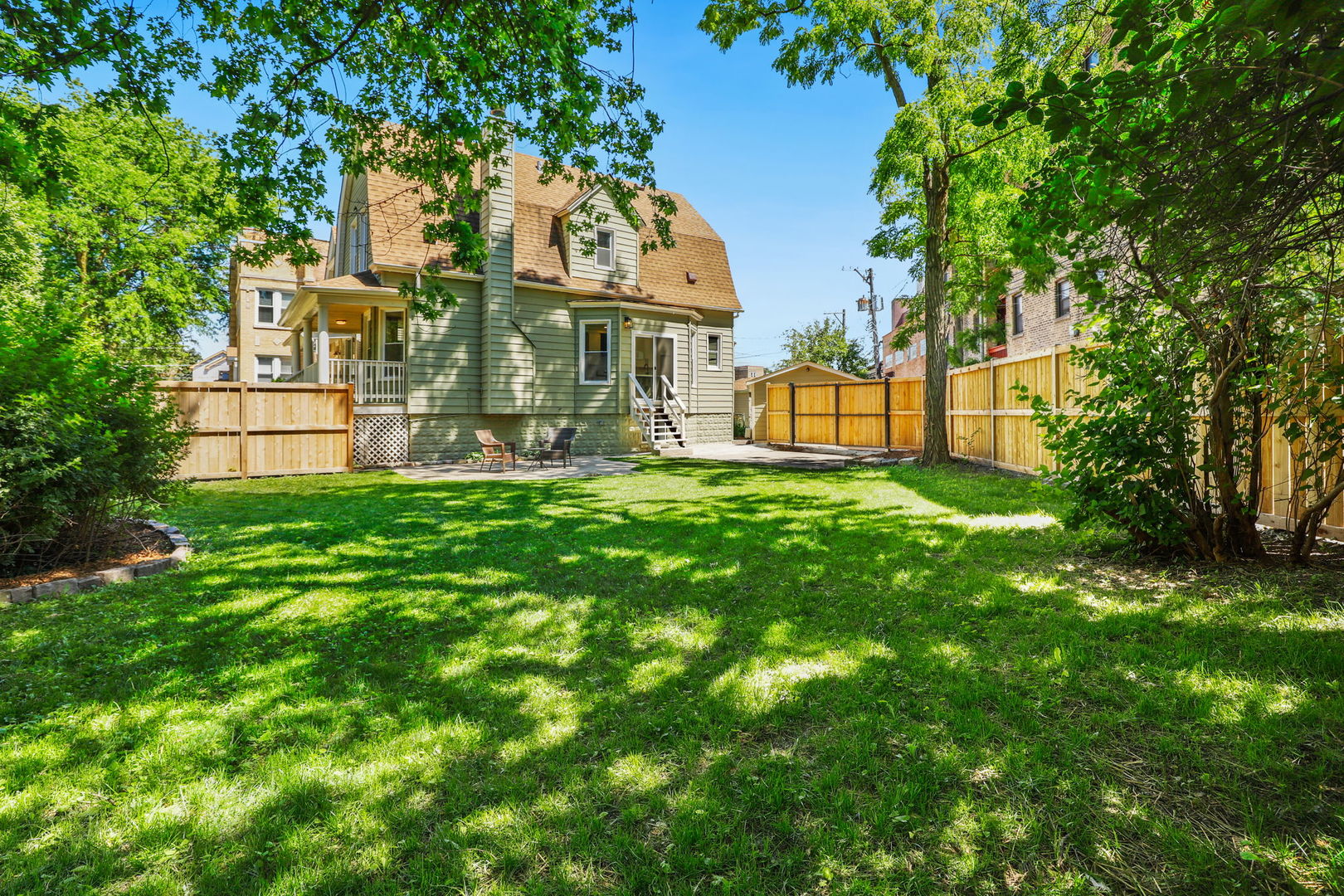 3667 W Belle Plaine Avenue