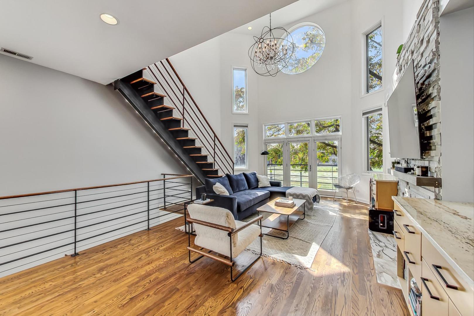 1646 W Augusta Boulevard Unit: 2