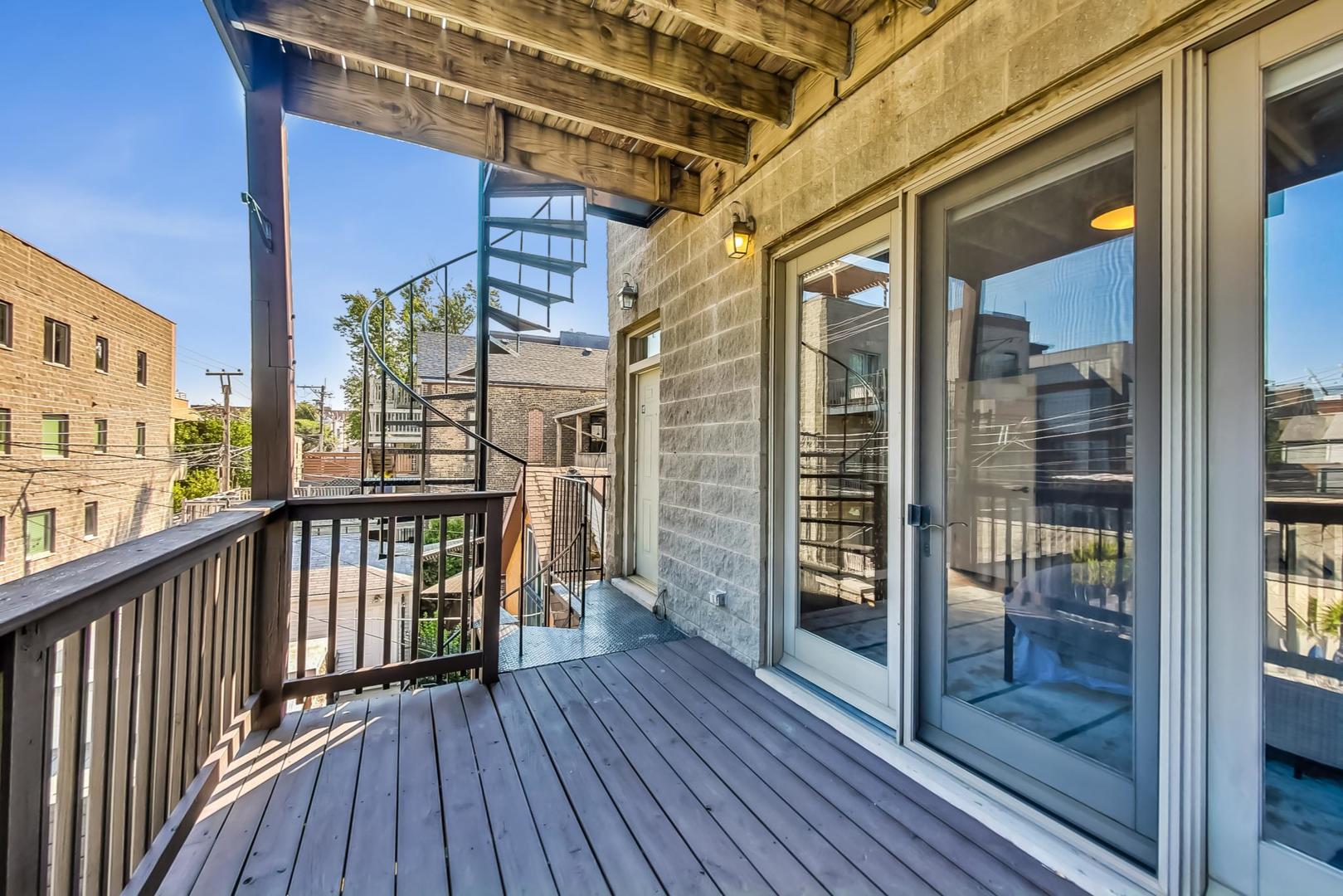 1646 W Augusta Boulevard Unit: 2