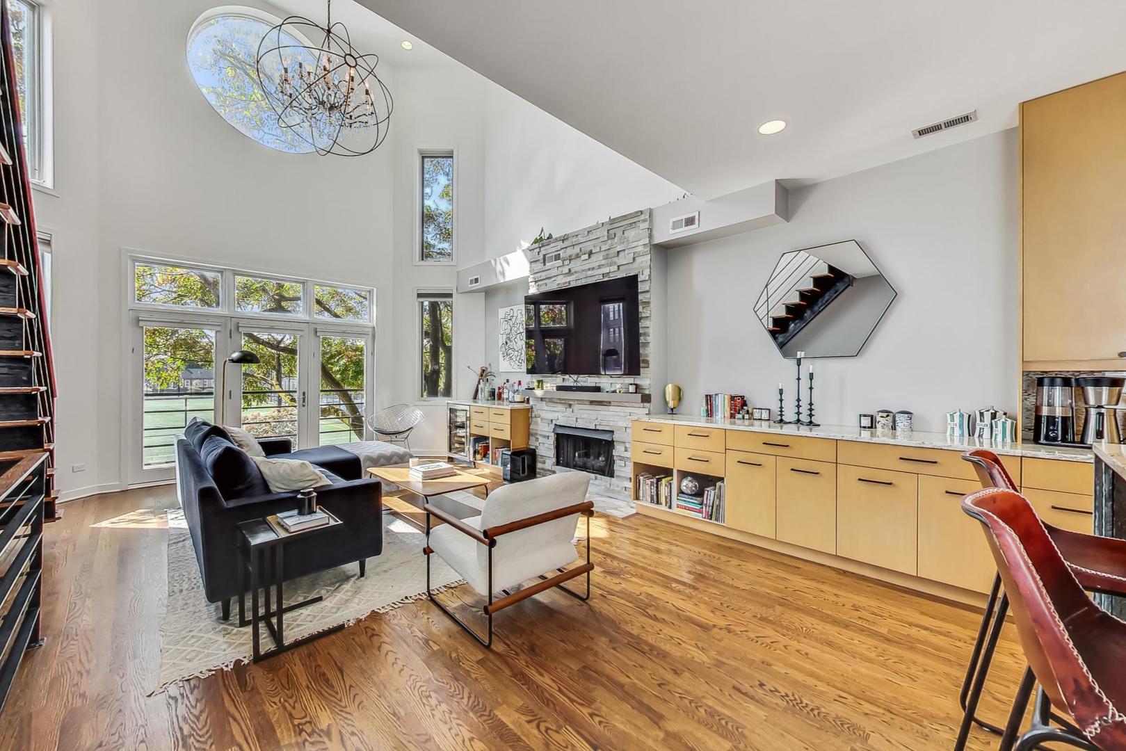 1646 W Augusta Boulevard Unit: 2