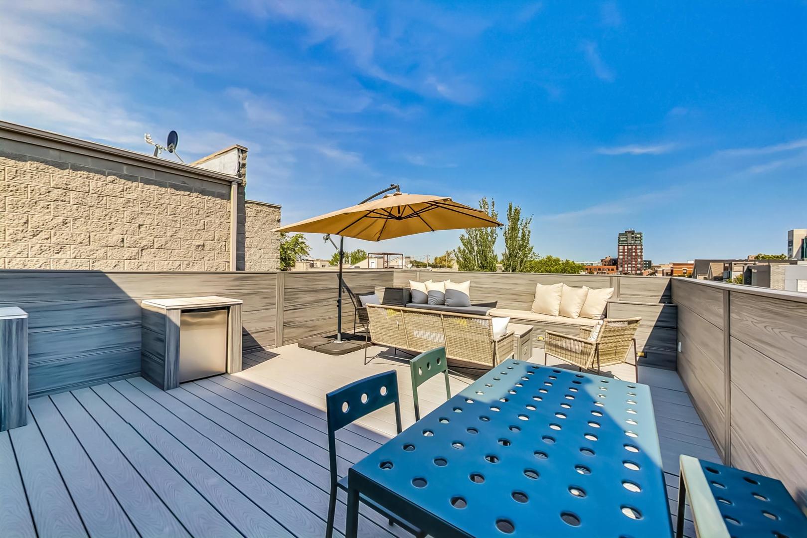 1646 W Augusta Boulevard Unit: 2