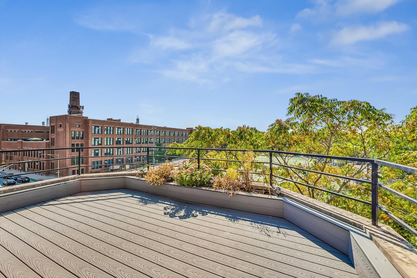 1646 W Augusta Boulevard Unit: 2