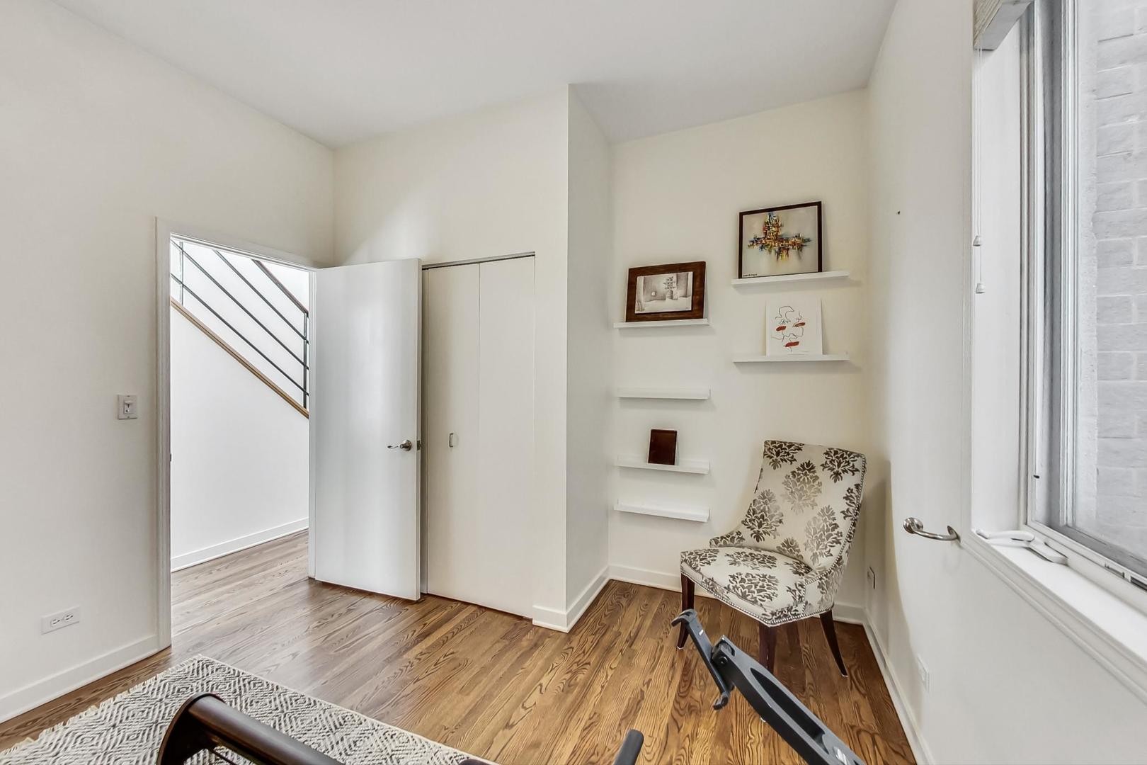 1646 W Augusta Boulevard Unit: 2