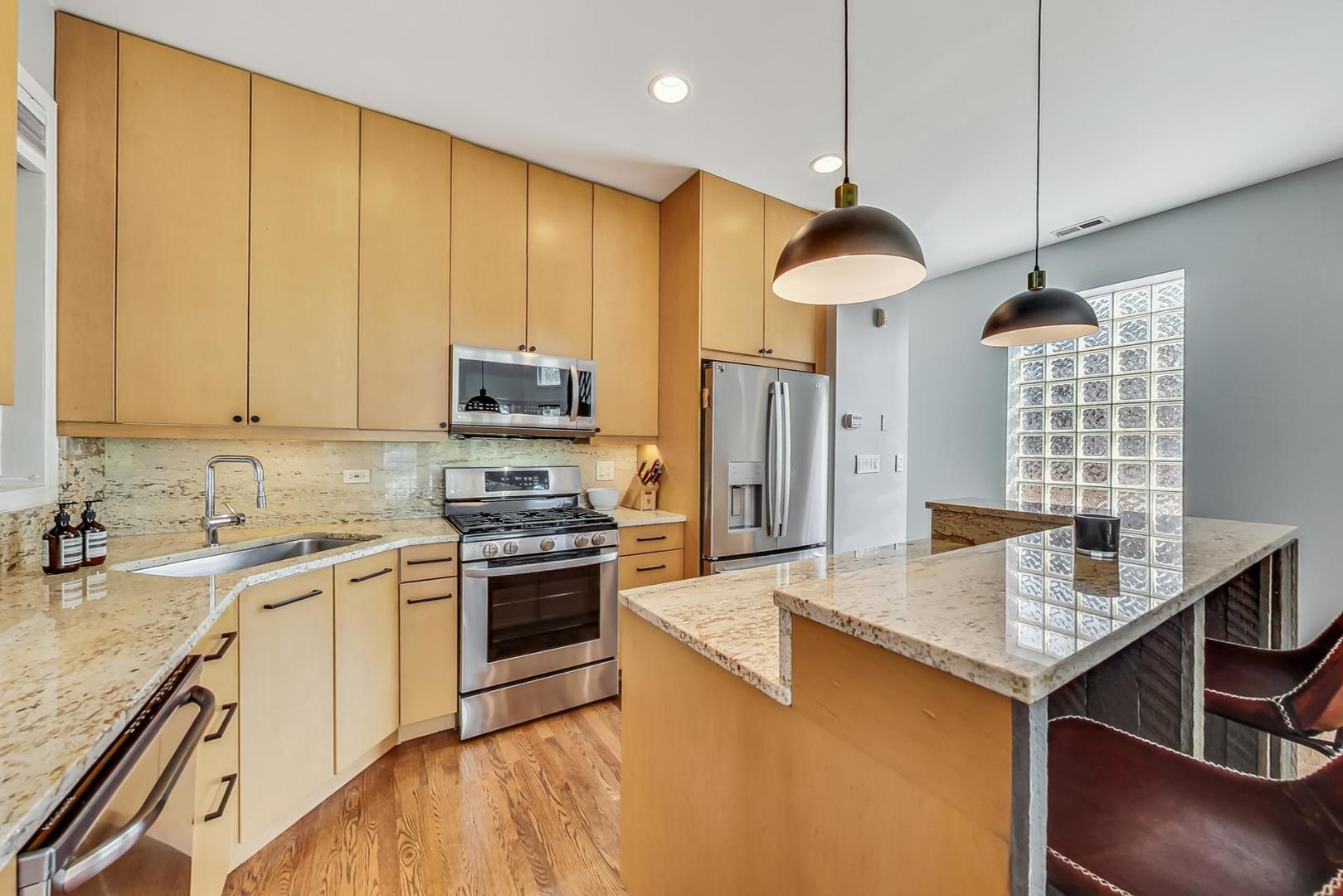 1646 W Augusta Boulevard Unit: 2