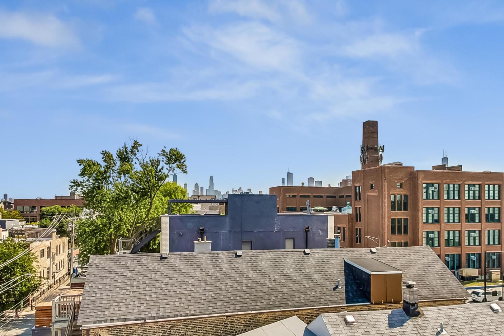 1646 W Augusta Boulevard Unit: 2