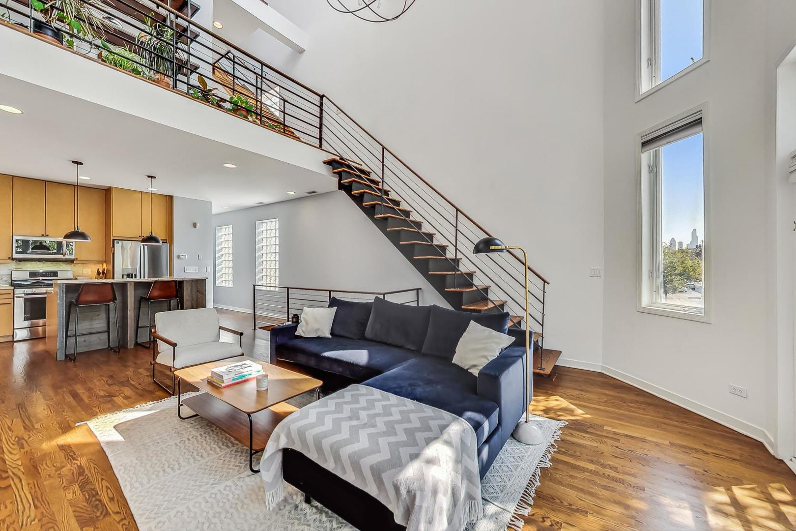 1646 W Augusta Boulevard Unit: 2