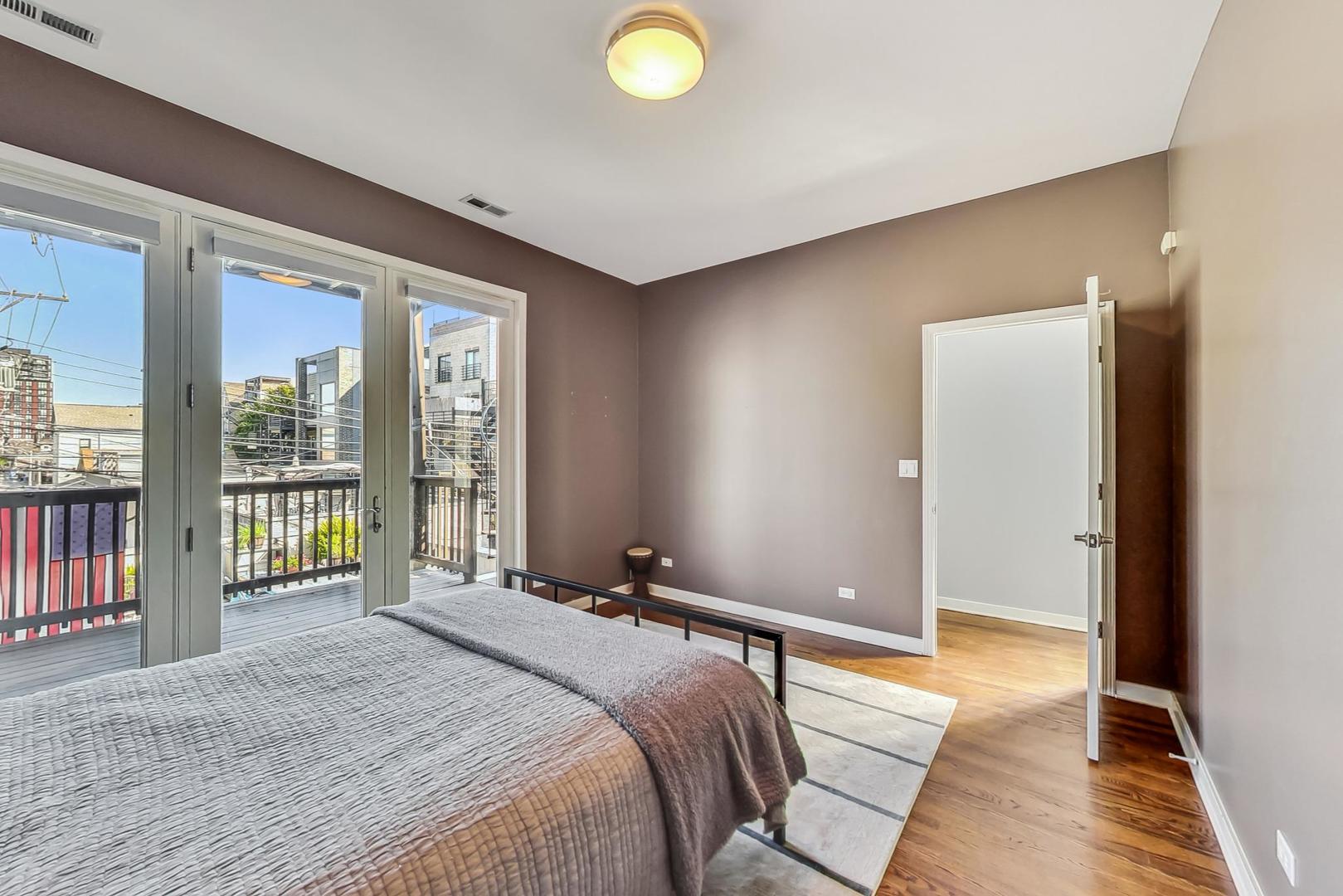 1646 W Augusta Boulevard Unit: 2