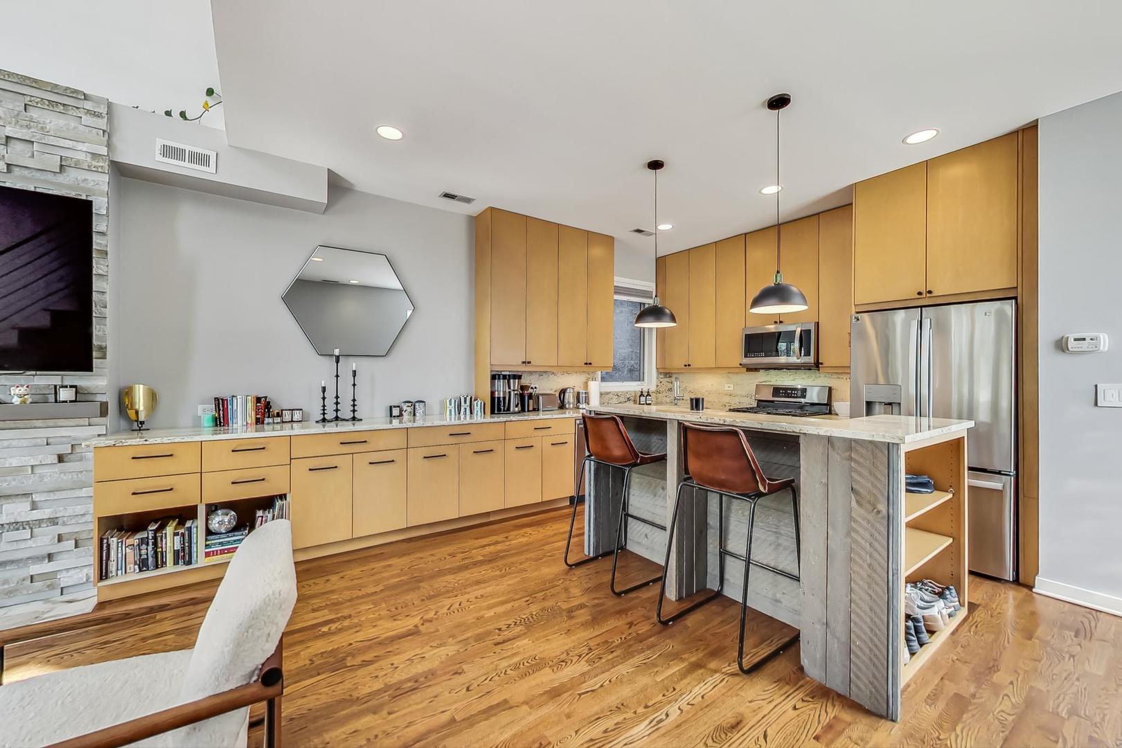1646 W Augusta Boulevard Unit: 2