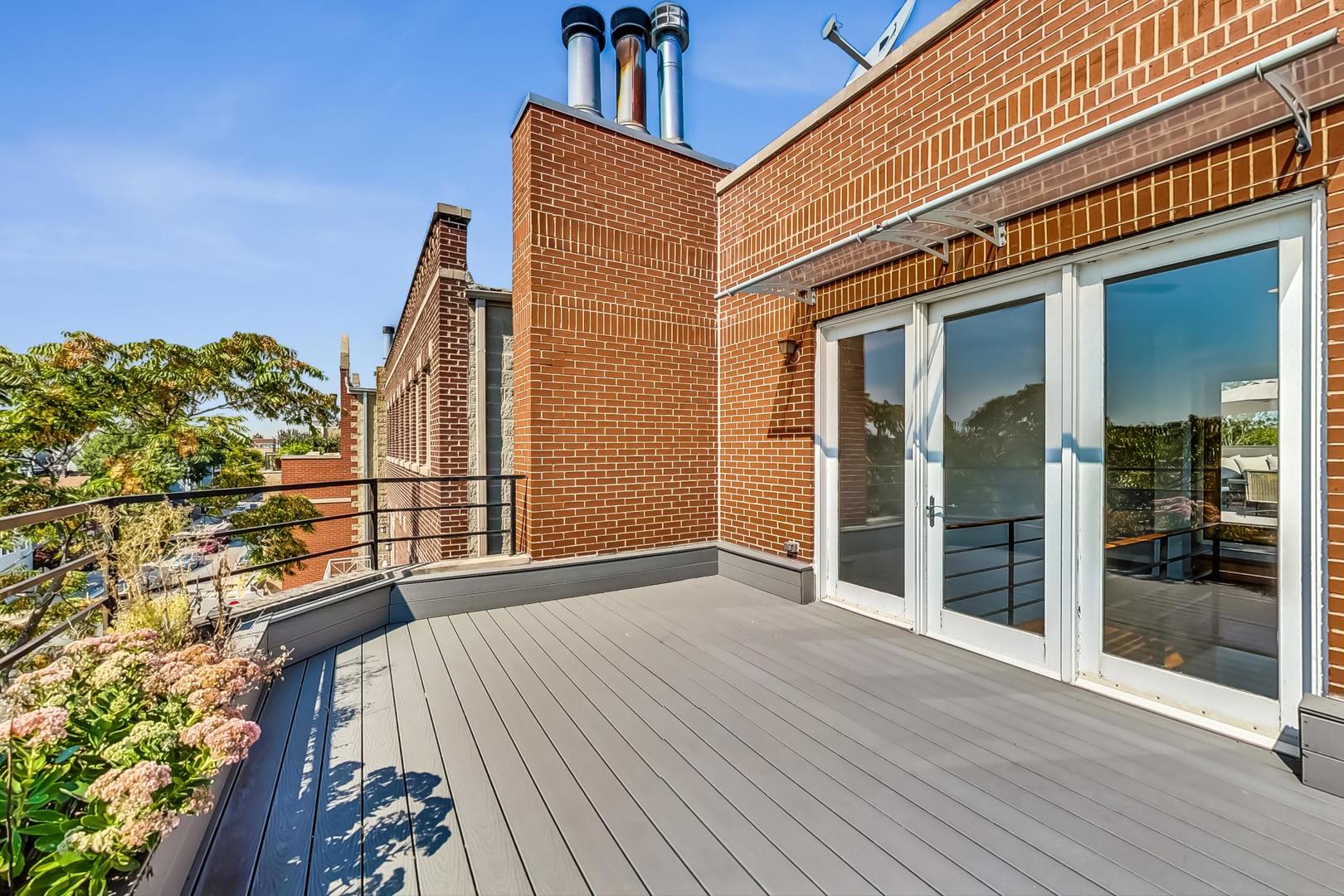 1646 W Augusta Boulevard Unit: 2