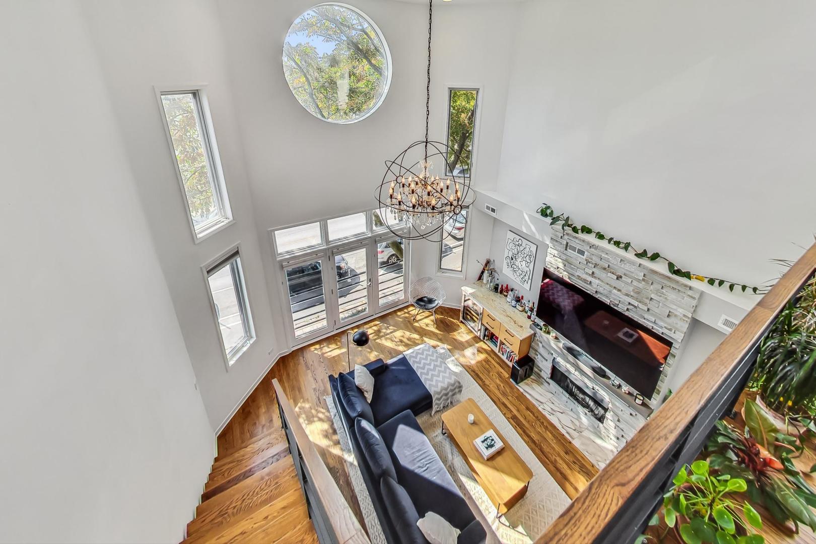 1646 W Augusta Boulevard Unit: 2