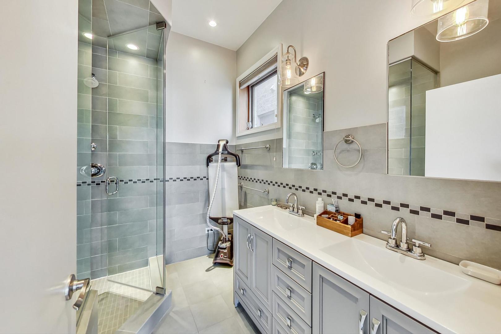 1646 W Augusta Boulevard Unit: 2