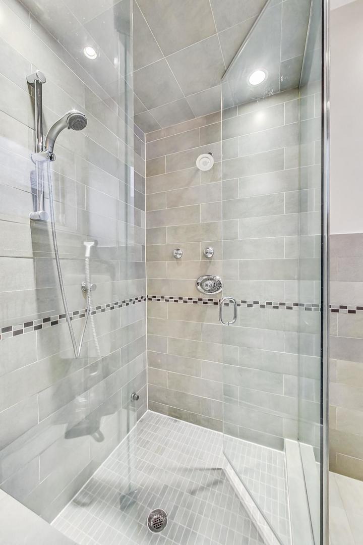 1646 W Augusta Boulevard Unit: 2