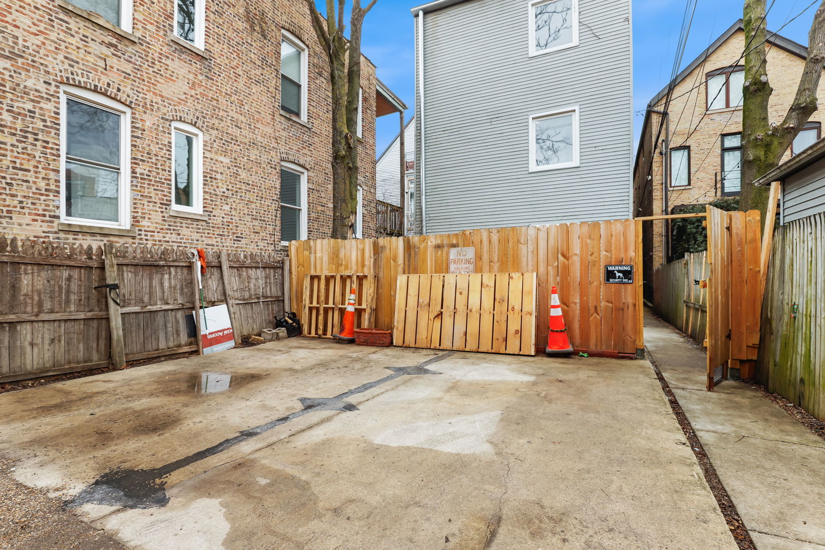 1028 N Winchester Avenue