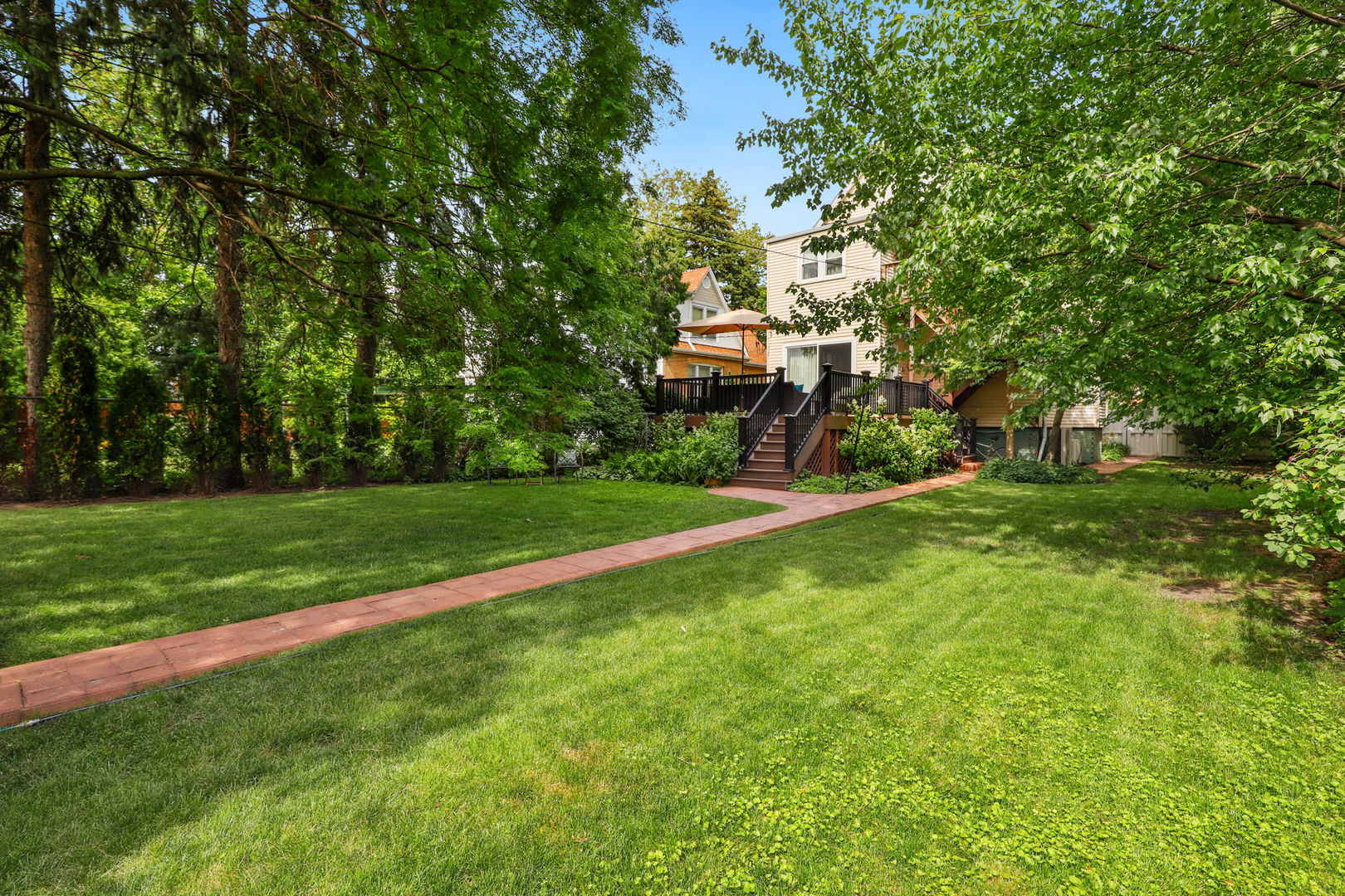 4232 N Tripp Street