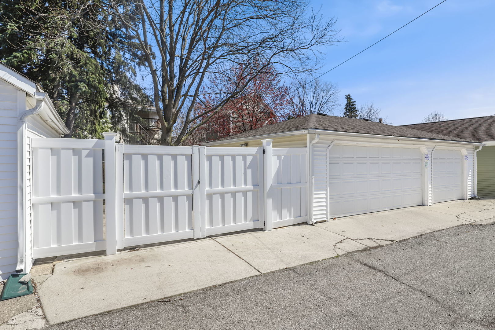 4232 N Tripp Street
