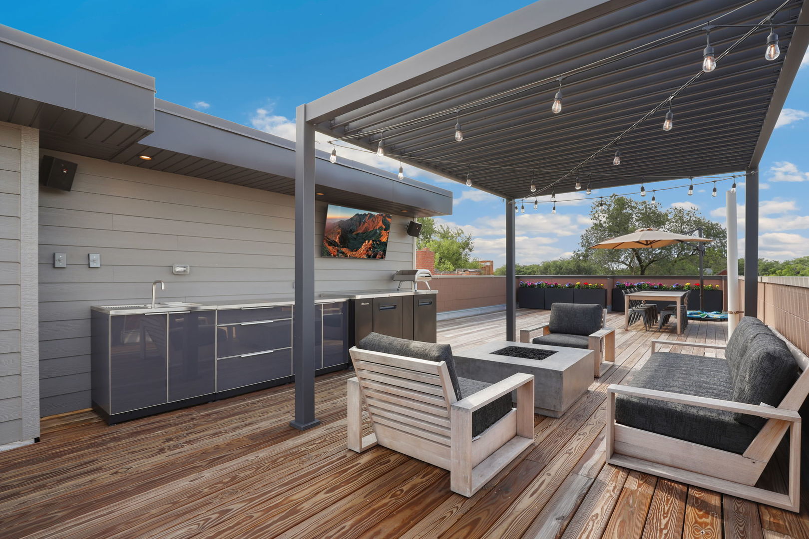 2140 W Evergreen Avenue Unit: 3
