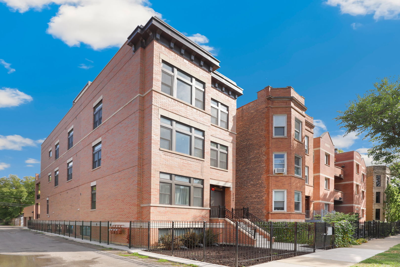 2140 W Evergreen Avenue Unit: 3