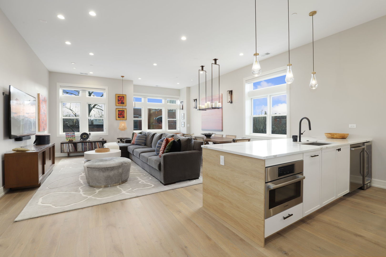 2140 W Evergreen Avenue Unit: 3