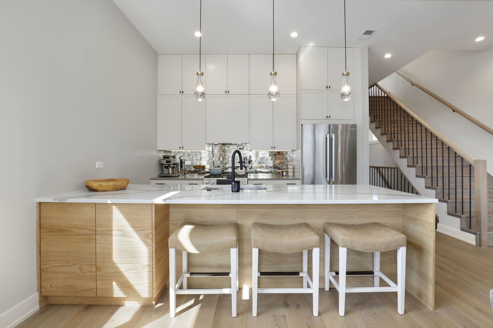 2140 W Evergreen Avenue Unit: 3